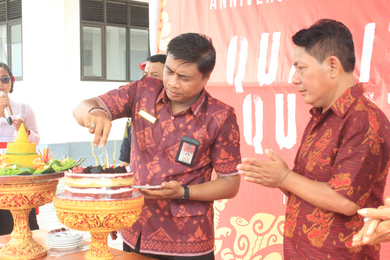 pemotongan tumpeng 